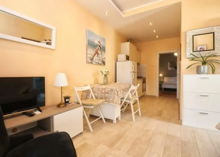 Apartment Sweet Corner *
